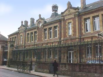 Ecole primaire dans la rue Pasteur
