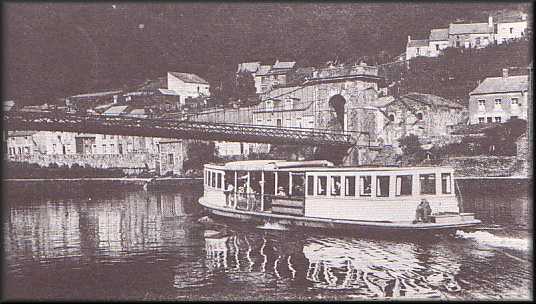 Promenade en bateau-mouche